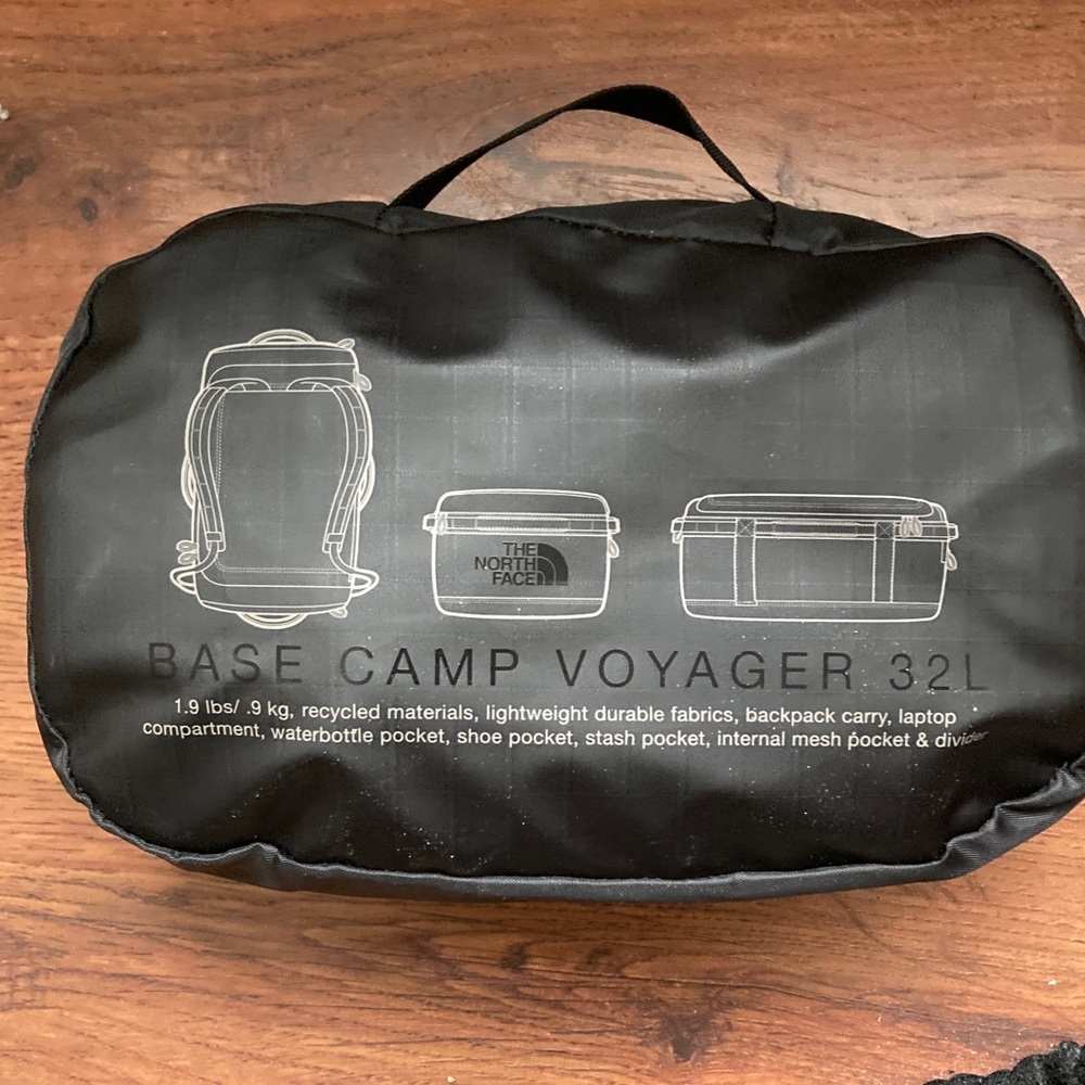The North Face Black Base Camp Voyager 32l